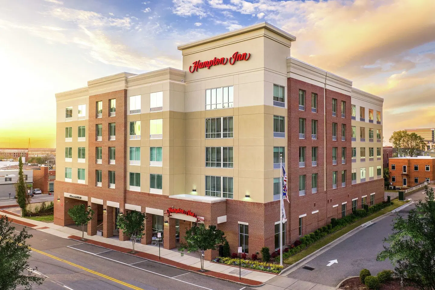 Hampton Inn Wilmington Downtown EXTERIOR