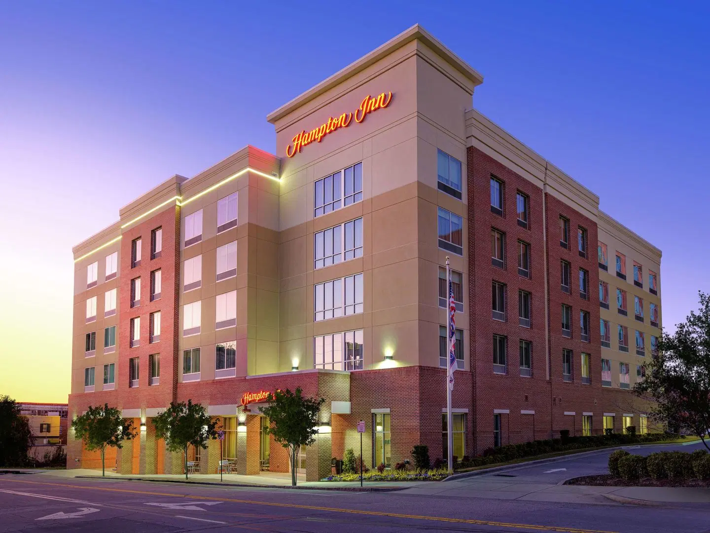 Hampton Inn Wilmington Downtown EXTERIOR
