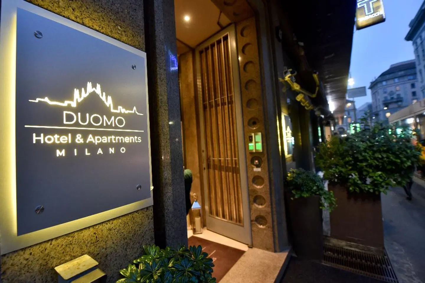 Duomo Hotel & Apartments Milano EXTERIOR