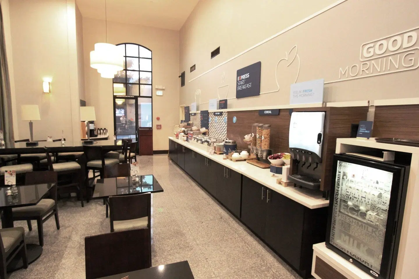 Holiday Inn Express & Suites Hermosa Beach by IHG Bar