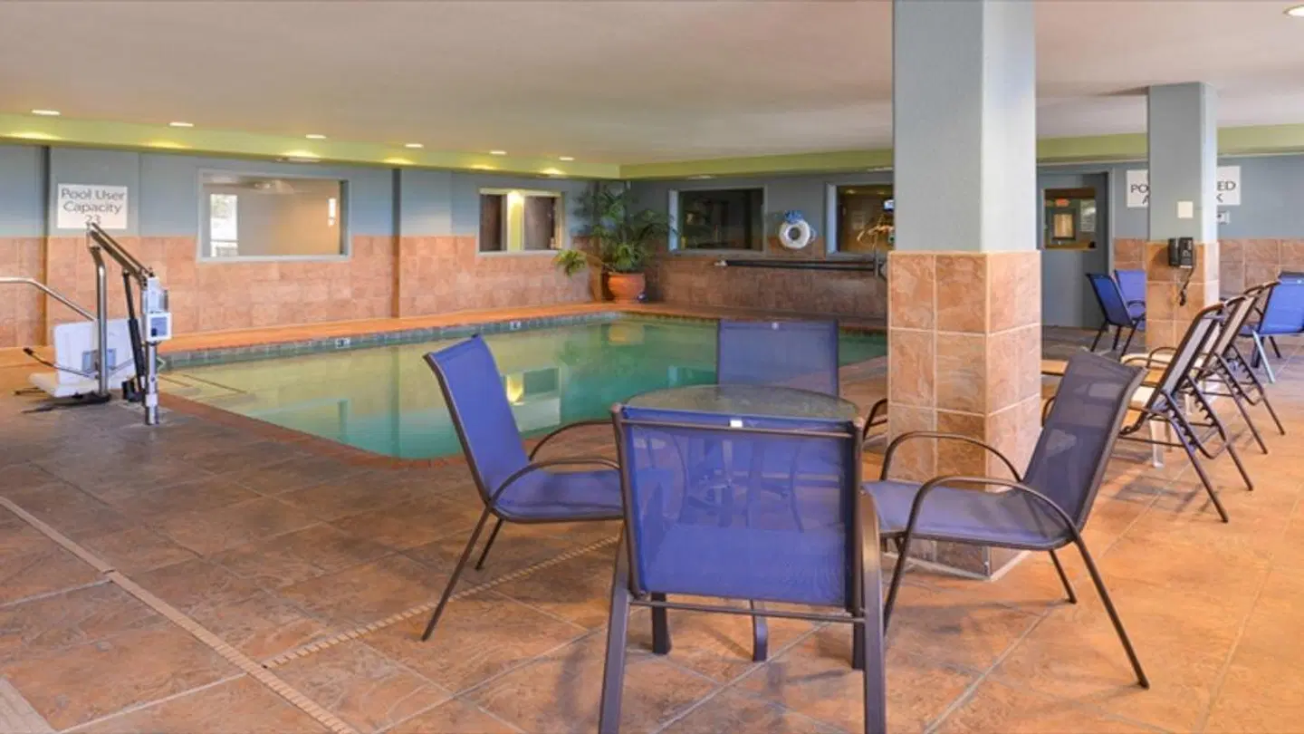 Holiday Inn Express Woodland Hallenbad