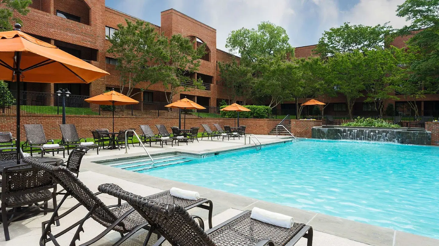 DoubleTree Suites by Hilton Charlotte/SouthPark OUTDOOR_POOL