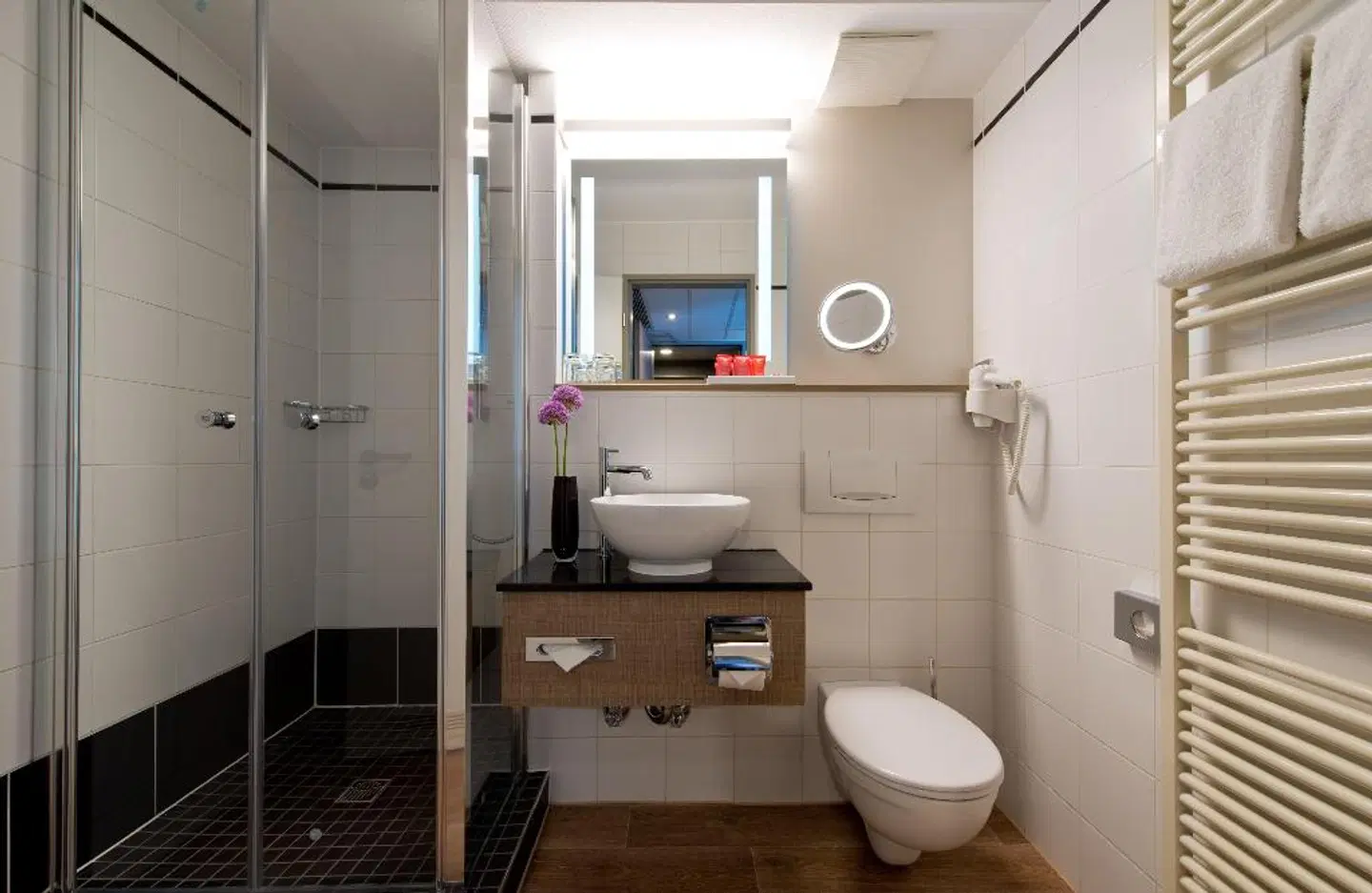 Leonardo Hotel Munich City Olympiapark Badezimmer