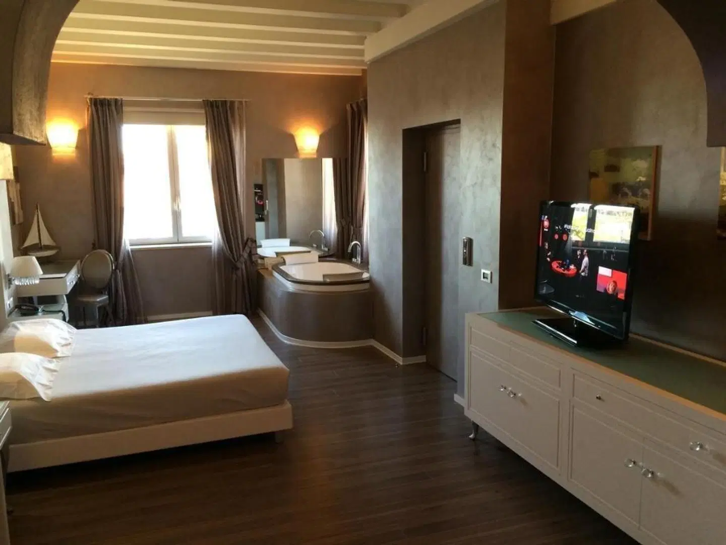 Morgana ROOM_EXAMPLE