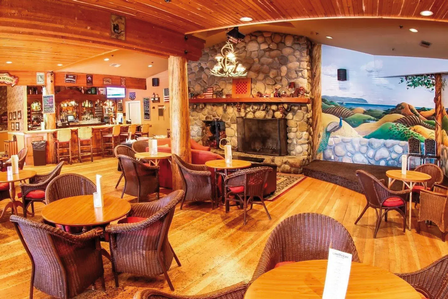 Cambria Pines Lodge Bar