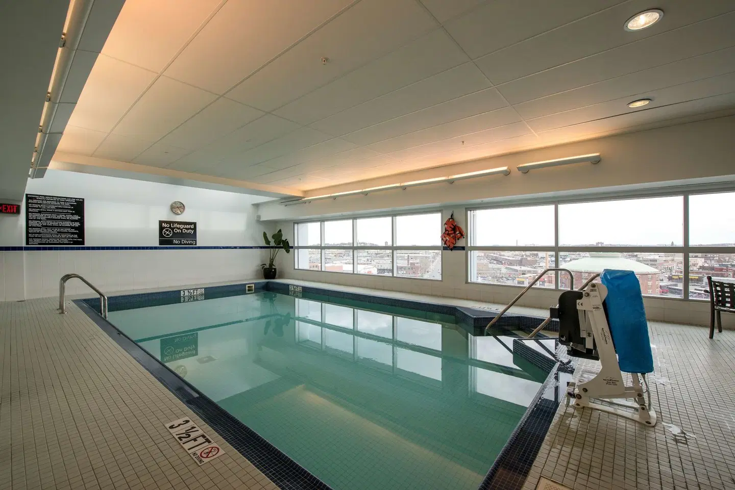 Hampton Inn & Suites Boston Crosstown Center Hallenbad