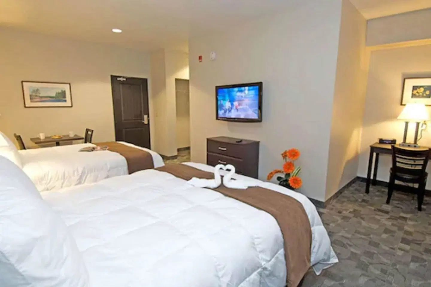 Midland Inn & Suites ROOM_EXAMPLE
