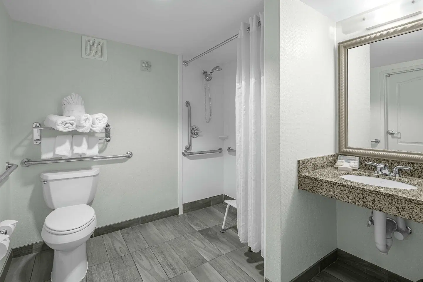 Hilton Garden Inn Wilmington Mayfaire Town Center Badezimmer