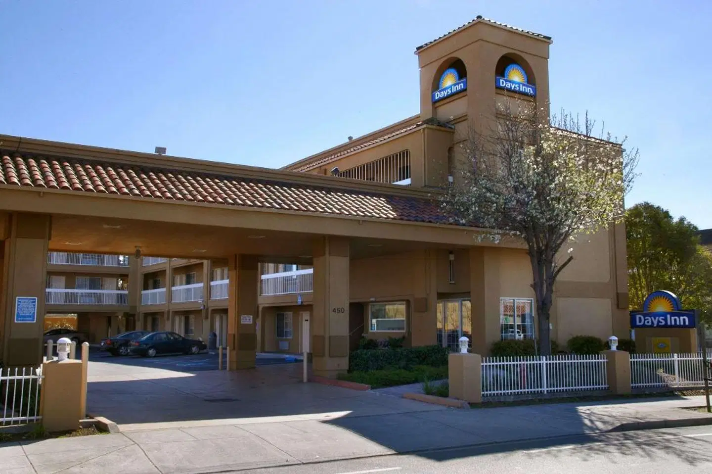 Days Inn by Wyndham Hayward Airport EXTERIOR