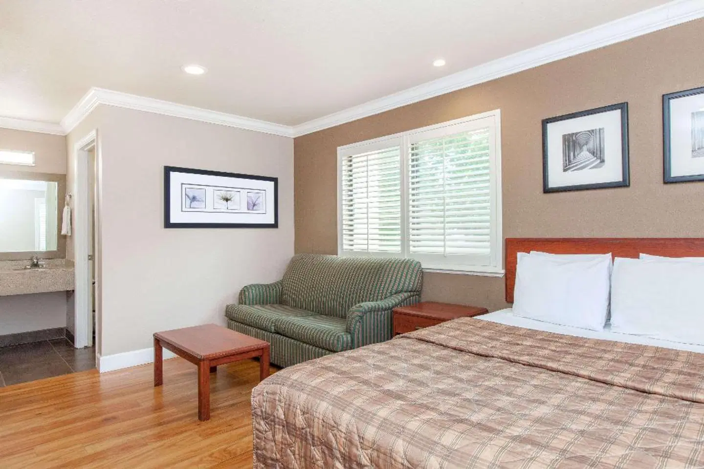 Days Inn by Wyndham San Francisco S/Oyster Point Airport ROOM_EXAMPLE