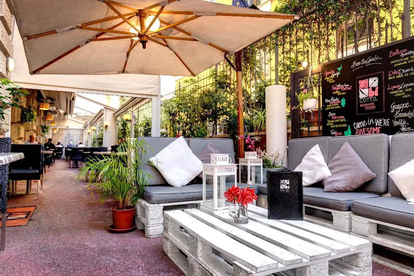 Dharma Luxury Hotel Terrasse