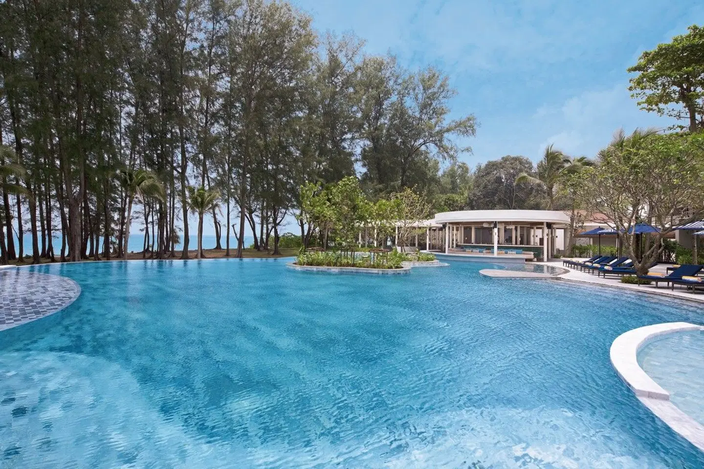 Le Méridien Phuket Mai Khao Beach Resort OUTDOOR_POOL