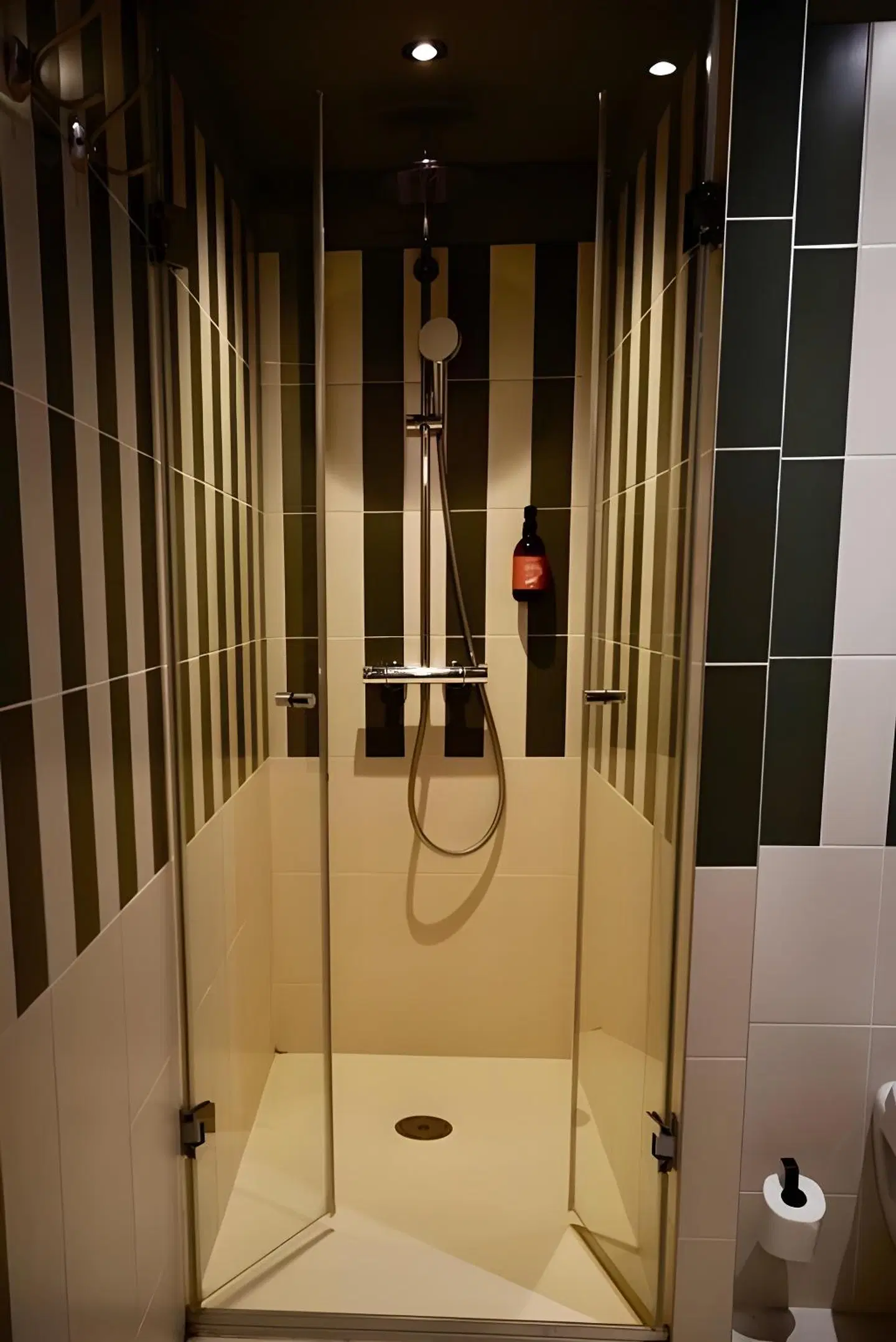 JOST Hotel Montpellier Centre St Roch Badezimmer