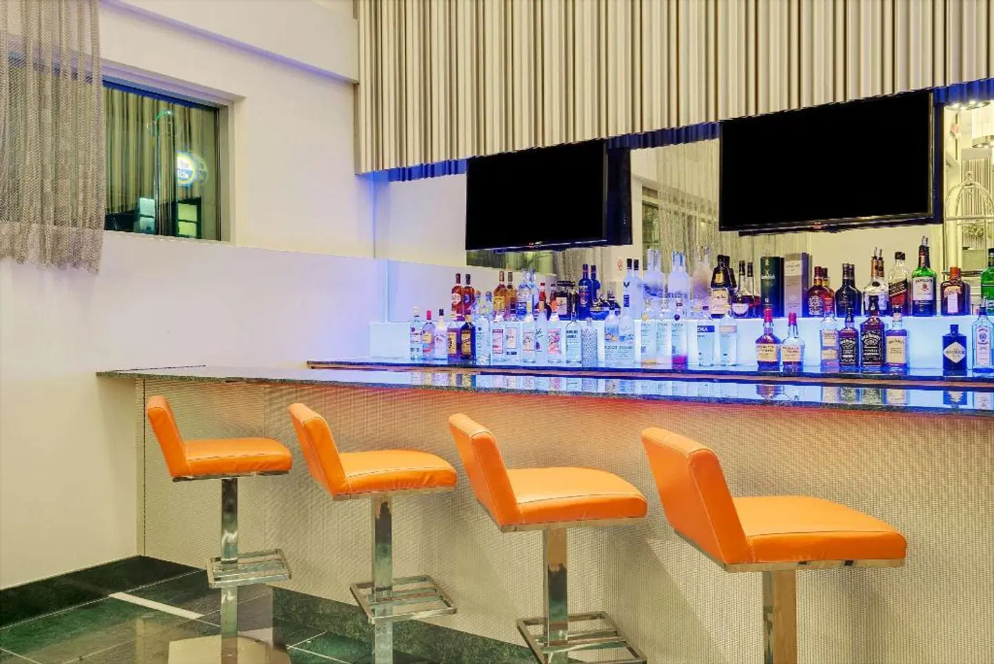 Wyndham Garden Brooklyn Sunset Park Bar