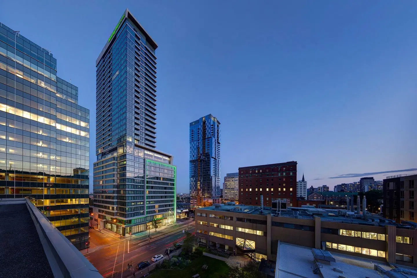 Holiday Inn & Suites Montreal Centre-ville Ouest by IHG Terrasse