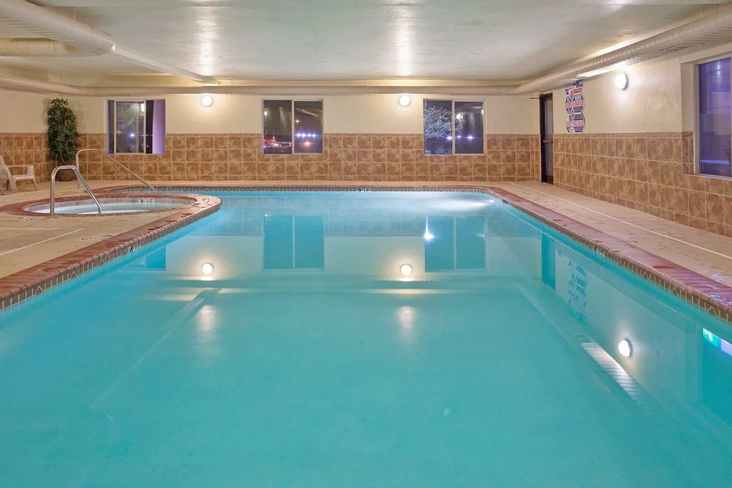 Holiday Inn Express & Suites Cedar City by IHG Hallenbad