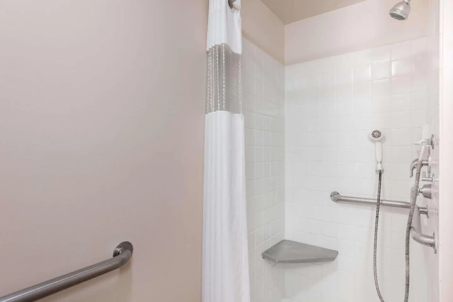 Travelodge by Wyndham Hershey Badezimmer