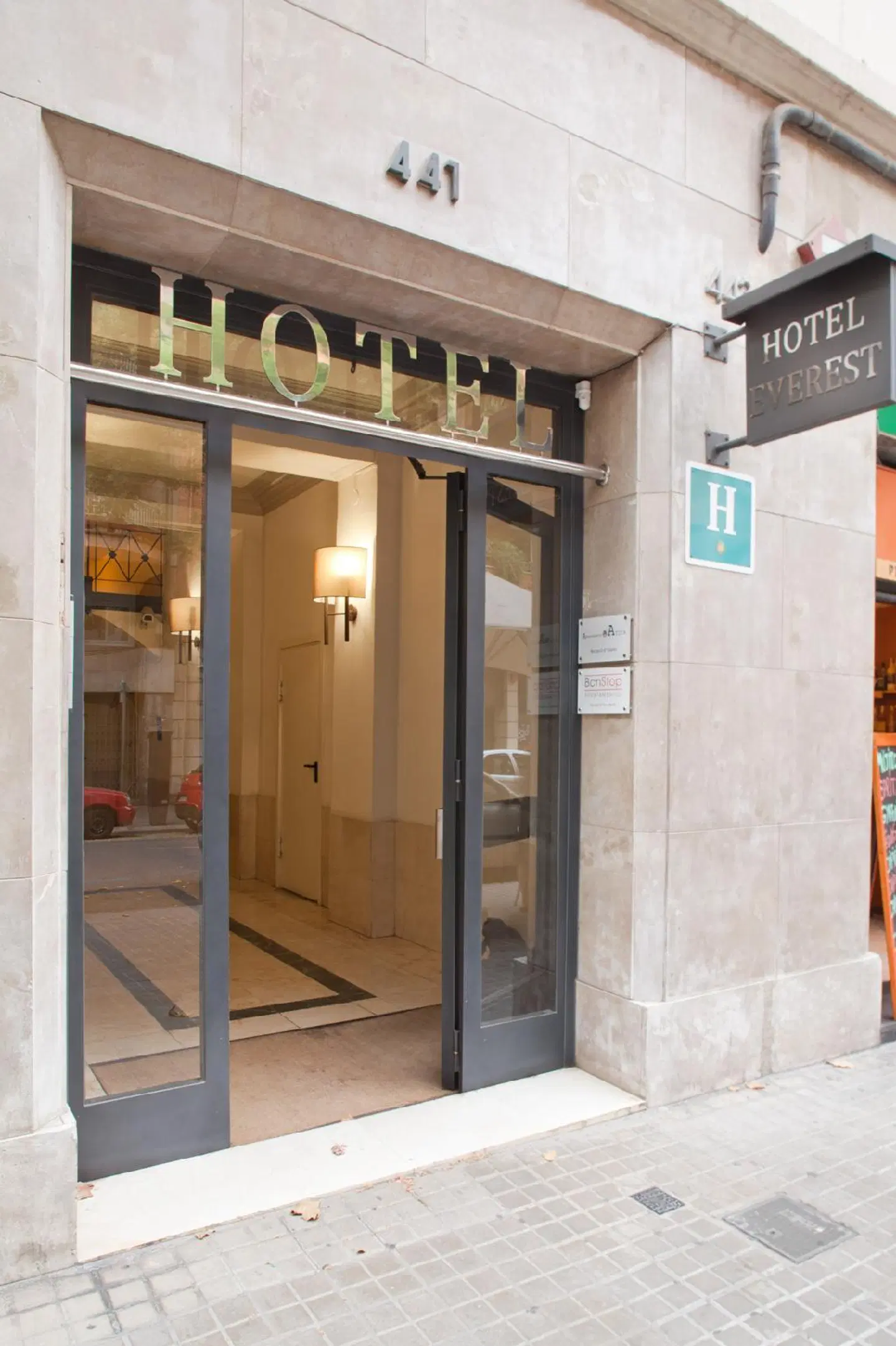 BcnStop Sagrada Familia EXTERIOR