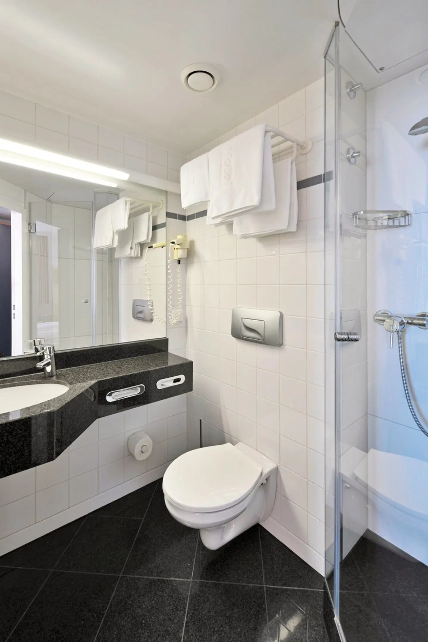 IntercityHotel Kiel Badezimmer