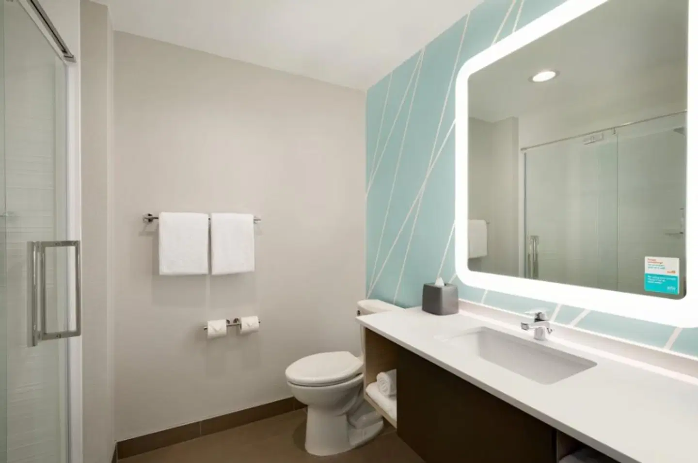 avid hotel Denver Airport Area by IHG Badezimmer