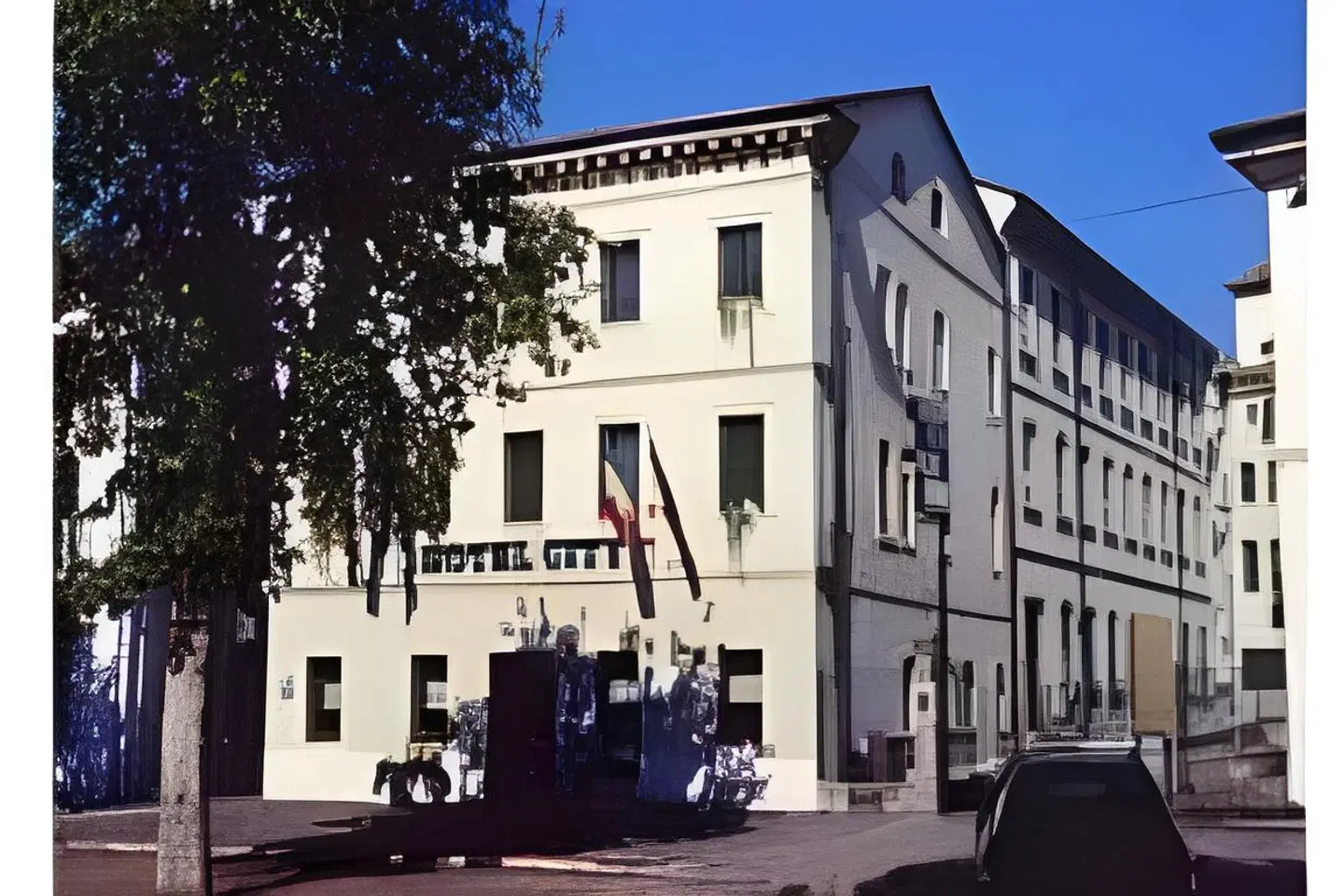 City EXTERIOR