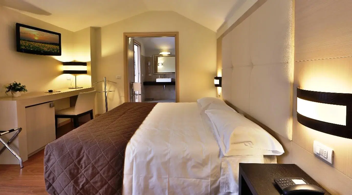 Regal Hotel & Apartments ROOM_EXAMPLE
