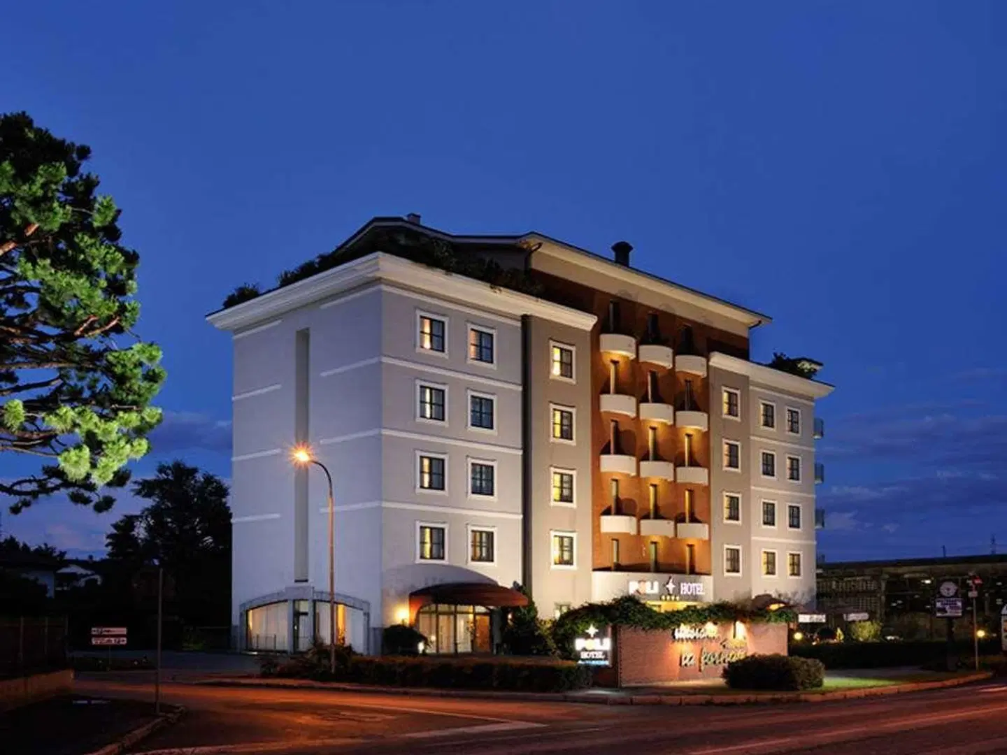 Poli Hotel EXTERIOR