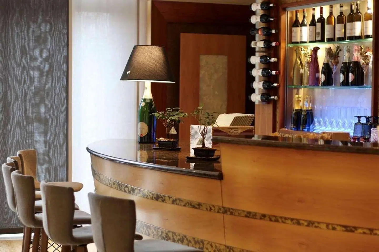 Poli Hotel Bar