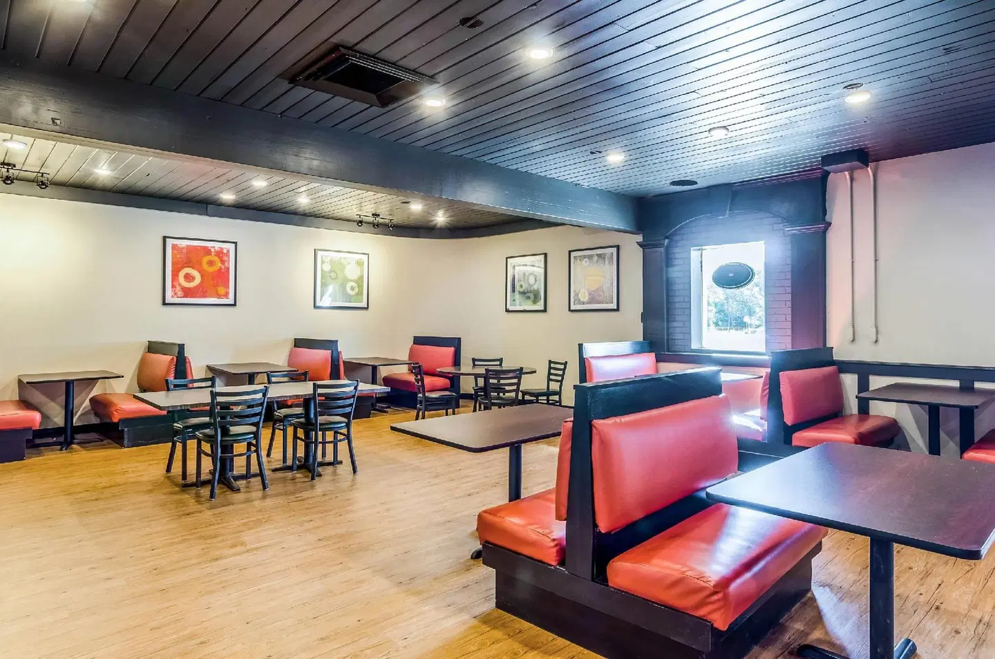 Quality Inn Bar