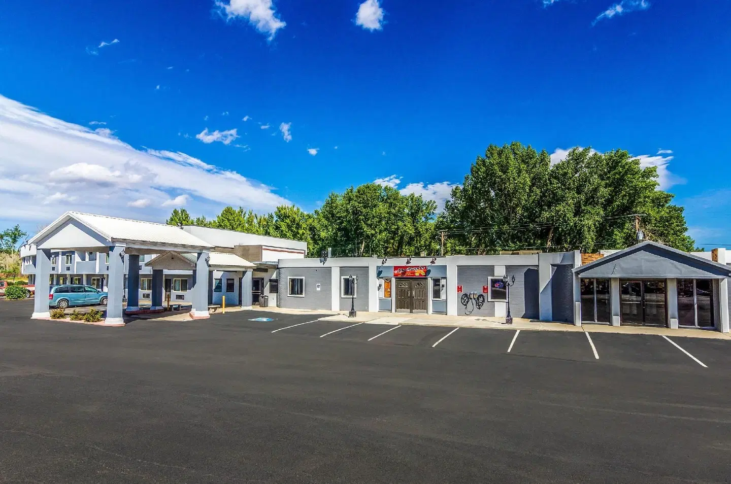 Quality Inn EXTERIOR