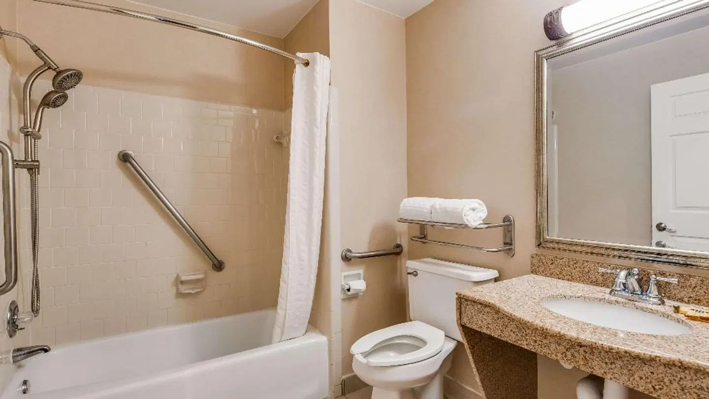 Best Western PLUS Governor's Inn Richmond Badezimmer