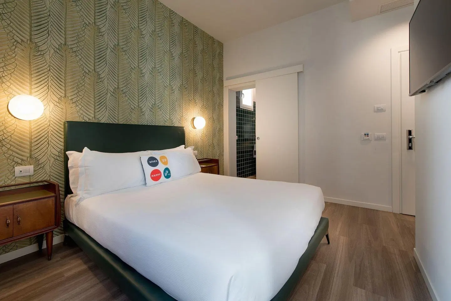 Up Hotel ROOM_EXAMPLE