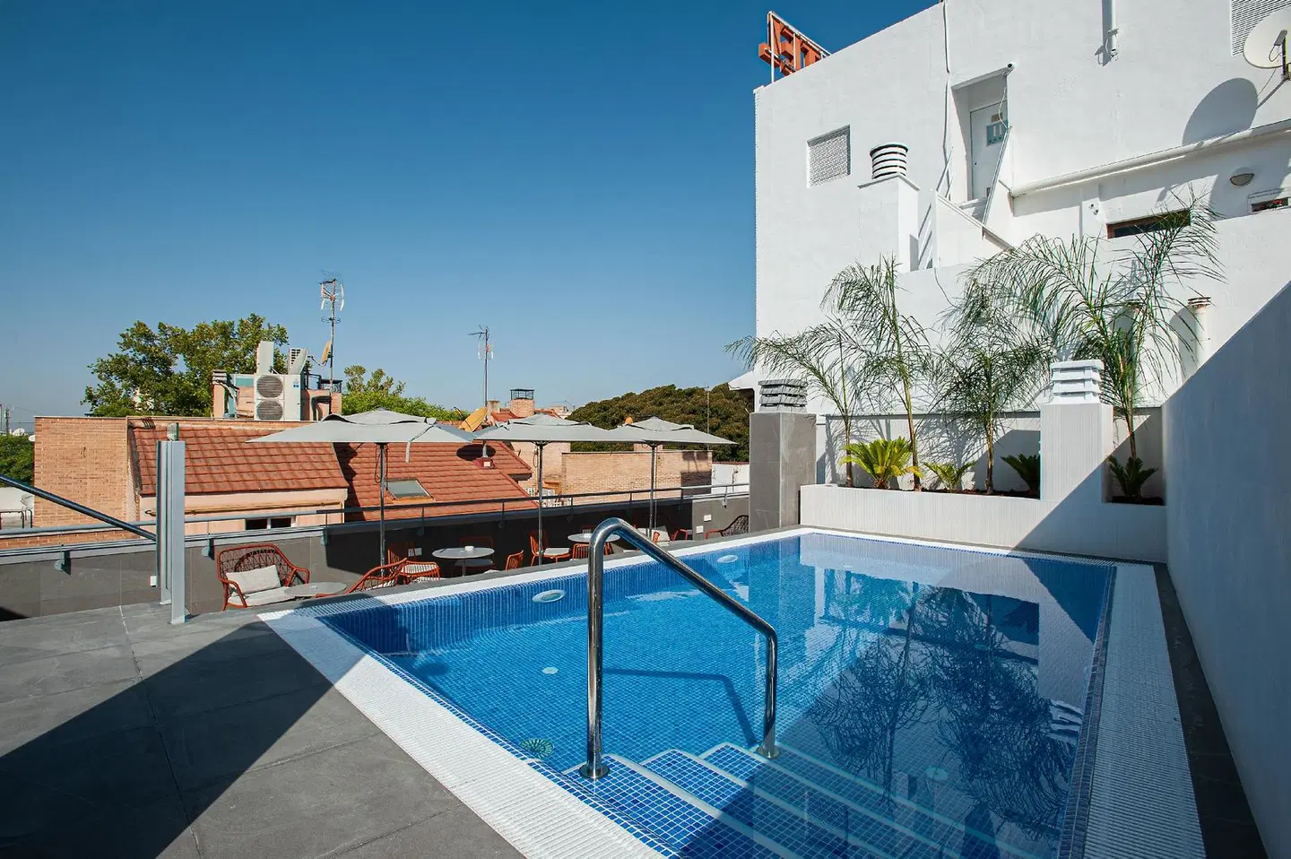 Catalonia Conde de Floridablanca OUTDOOR_POOL