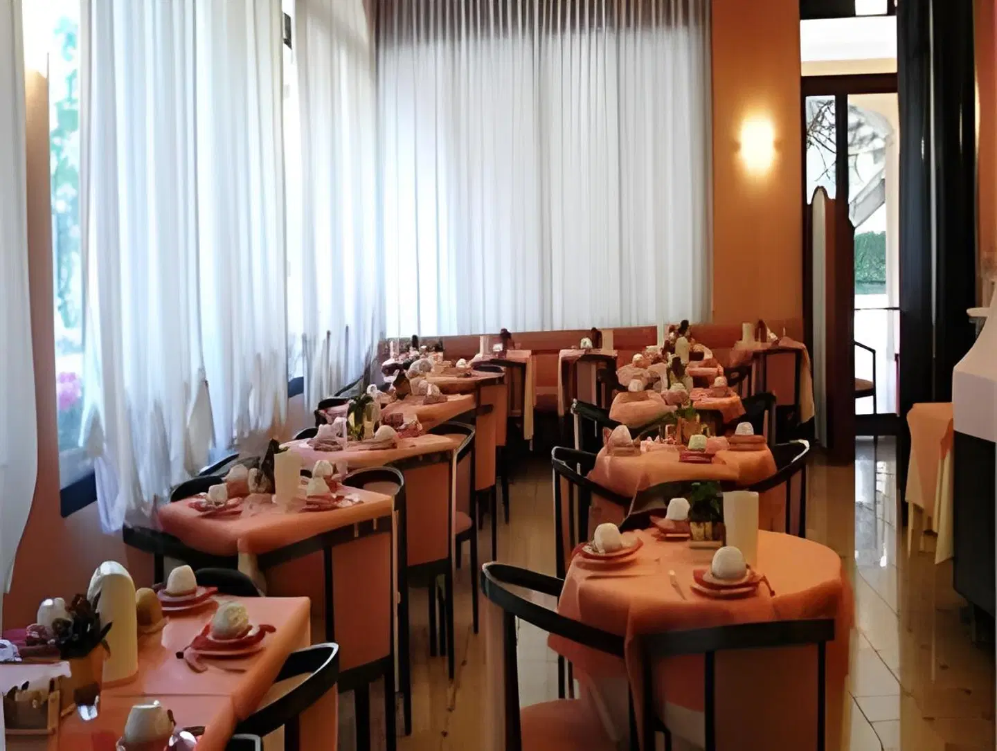 Le Ville Restaurant