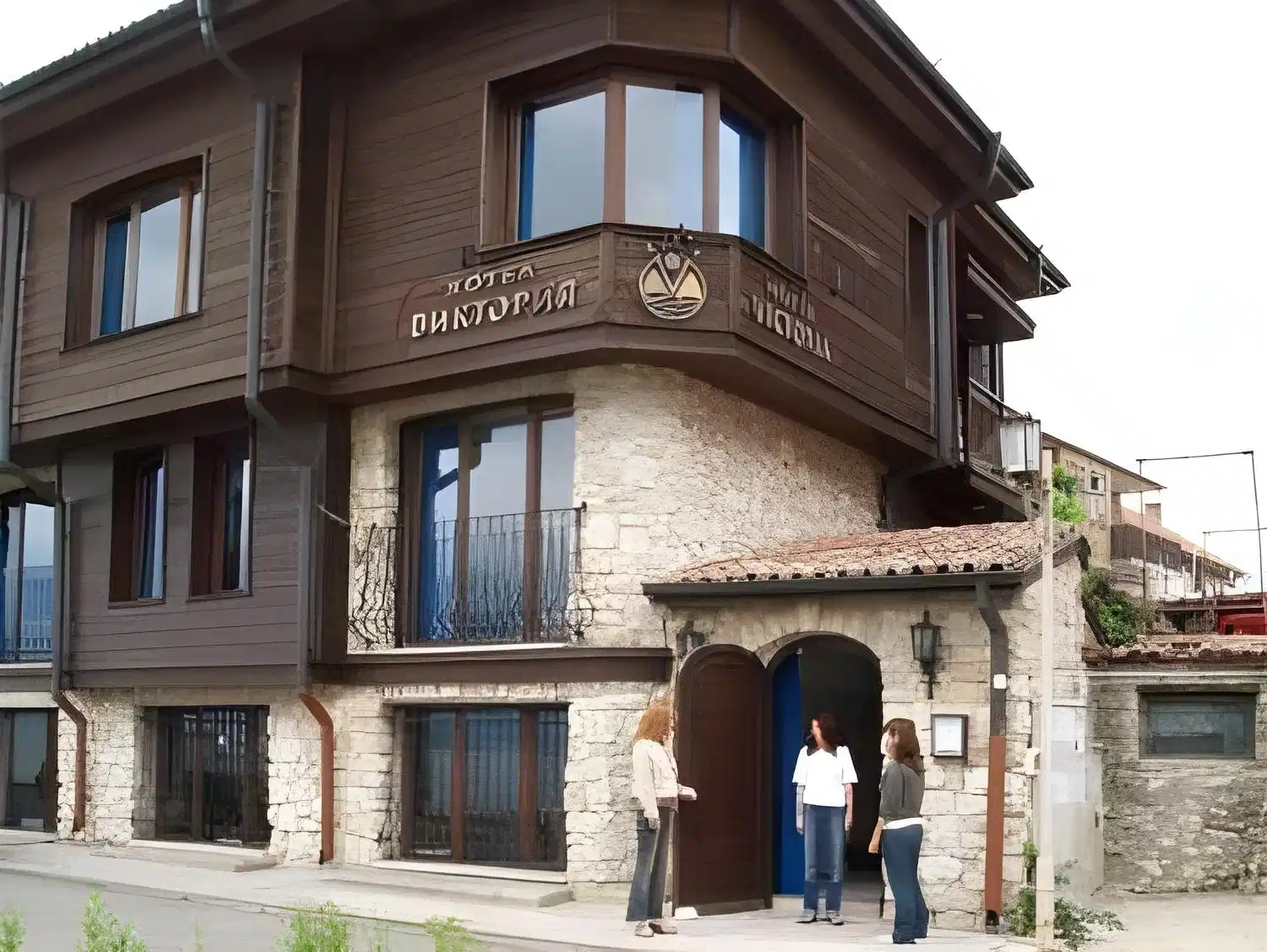 Victoria Hotel — ChIJXXwuhzohpEARUE6_aRKgAAQ,ChIJXzuWWd_tpkARIEy_aRKgAAM