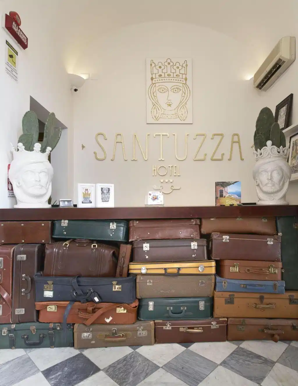 Santuzza Hotel Catania — ChIJnfxi9wFFERMR0IK2ZykECwM,ChIJs1lT0GhiEBMRUH22ZykECwE