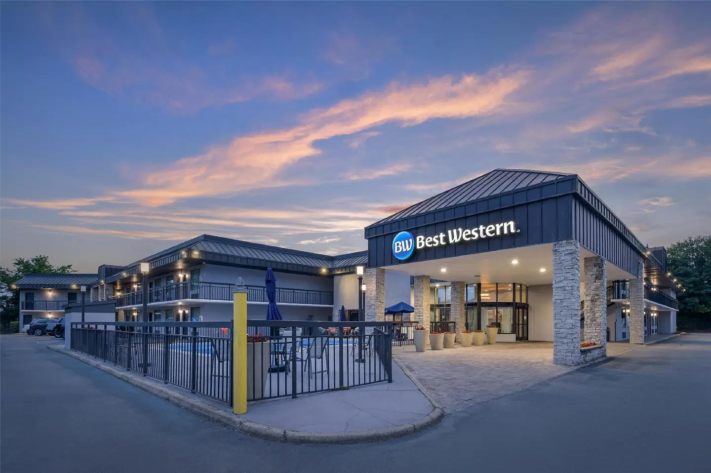 Best Western Center Inn EXTERIOR