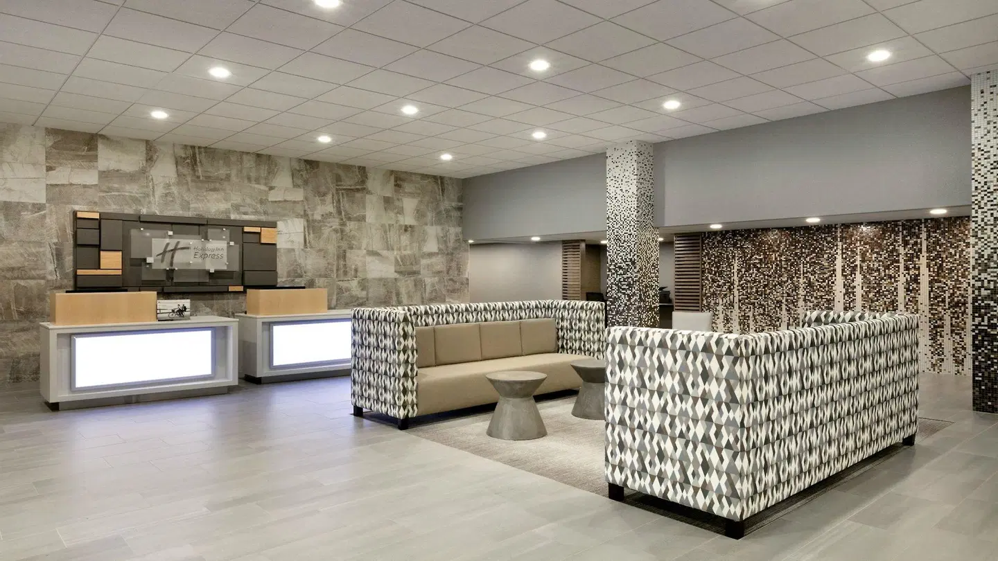 Holiday Inn Express Williamsbrg Busch Gardens Area by IHG LOUNGE_LOBBY