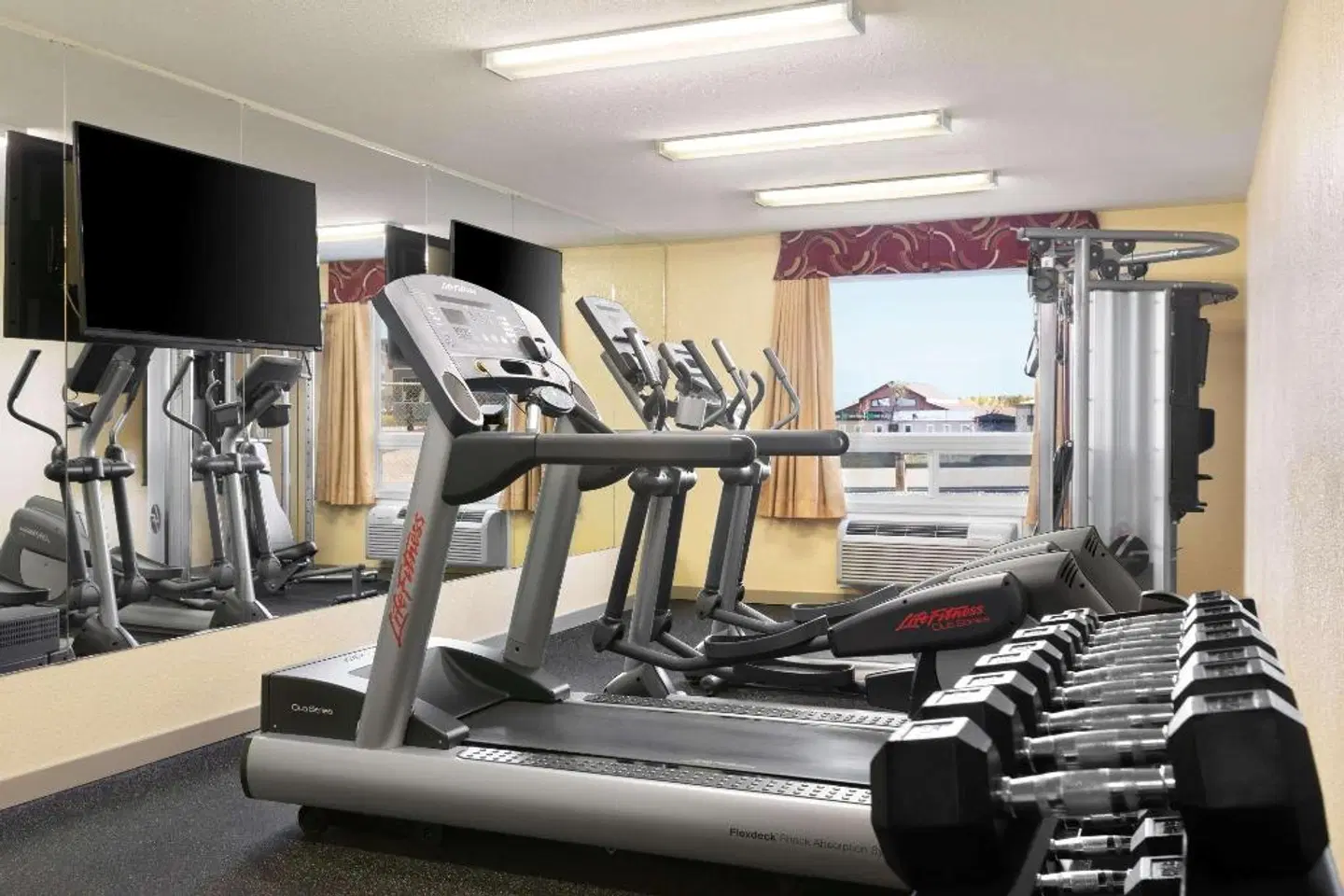 Days Inn & Suites by Wyndham Thompson SPORTS_AND_LEISURE