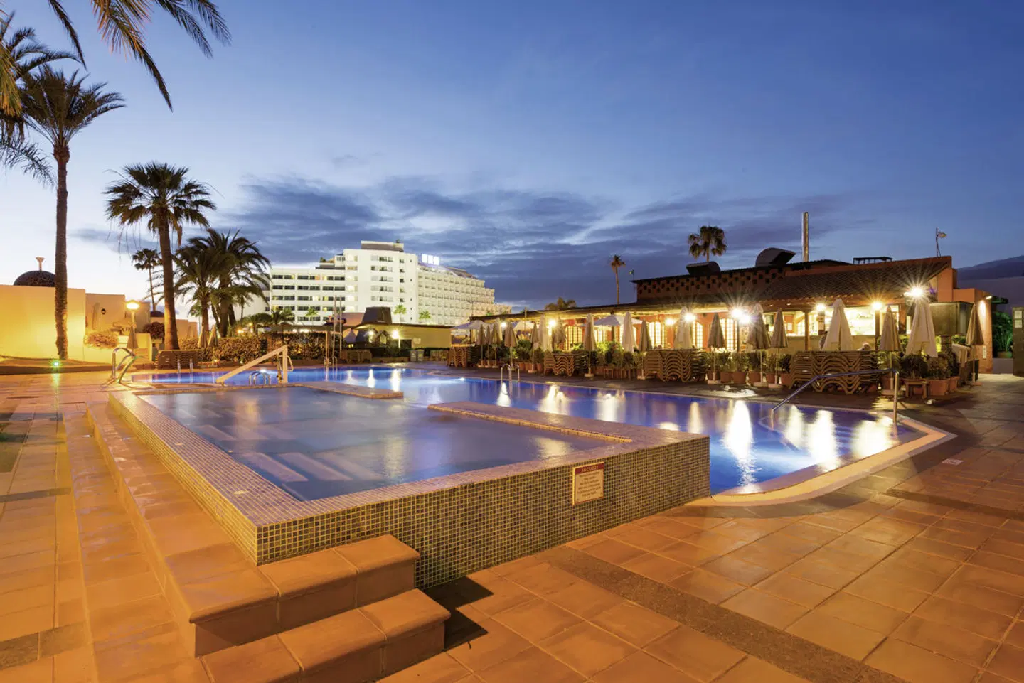 HD Parque Cristóbal Tenerife OUTDOOR_POOL