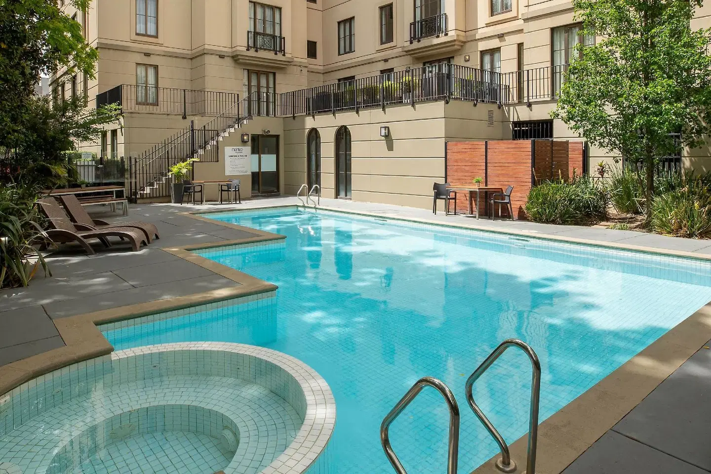 Mantra on Jolimont OUTDOOR_POOL