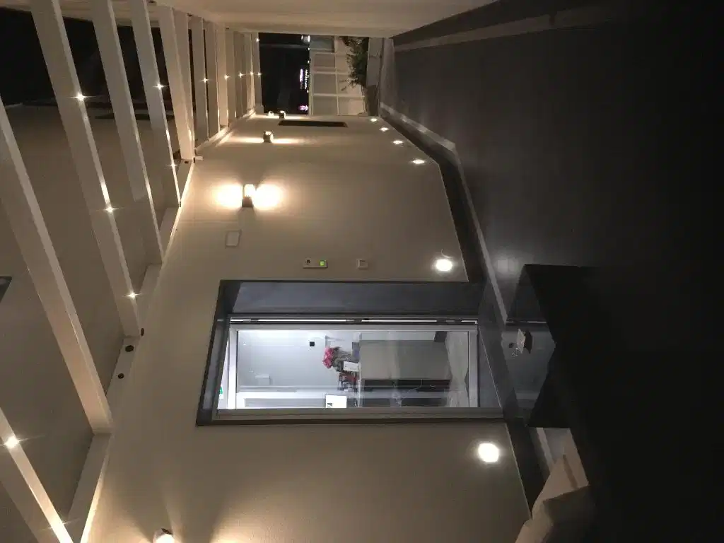 8 Room Hotel — ChIJnfxi9wFFERMR0IK2ZykECwM,ChIJs1lT0GhiEBMRUH22ZykECwE