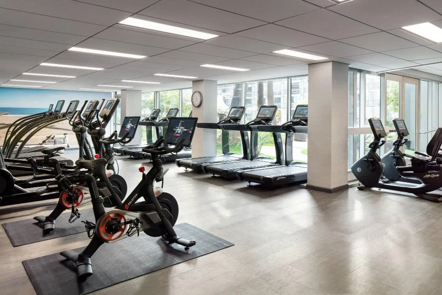Los Angeles Airport Marriott SPORTS_AND_LEISURE