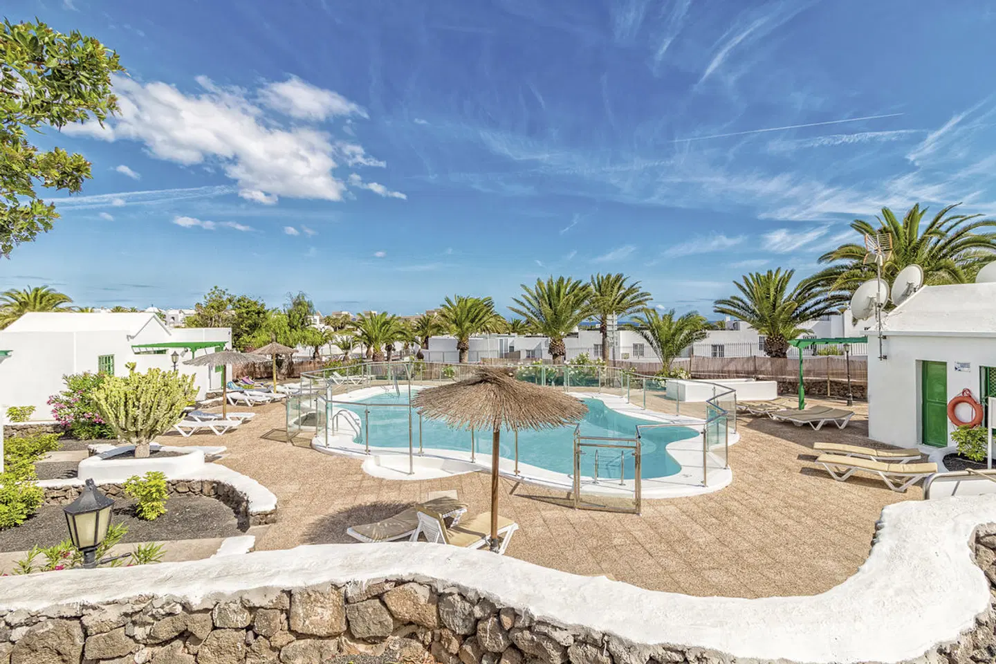 LIVVO Las Gaviotas OUTDOOR_POOL
