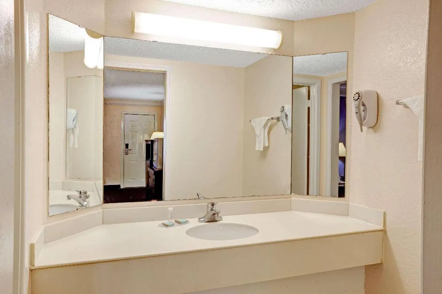 Travelodge by Wyndham North Richland Hills/Dallas/Ft Worth Badezimmer