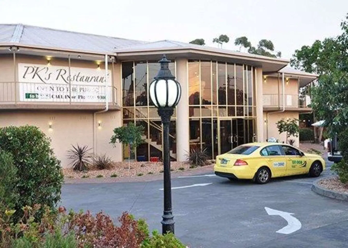 Quality Hotel Melbourne Airport EXTERIOR