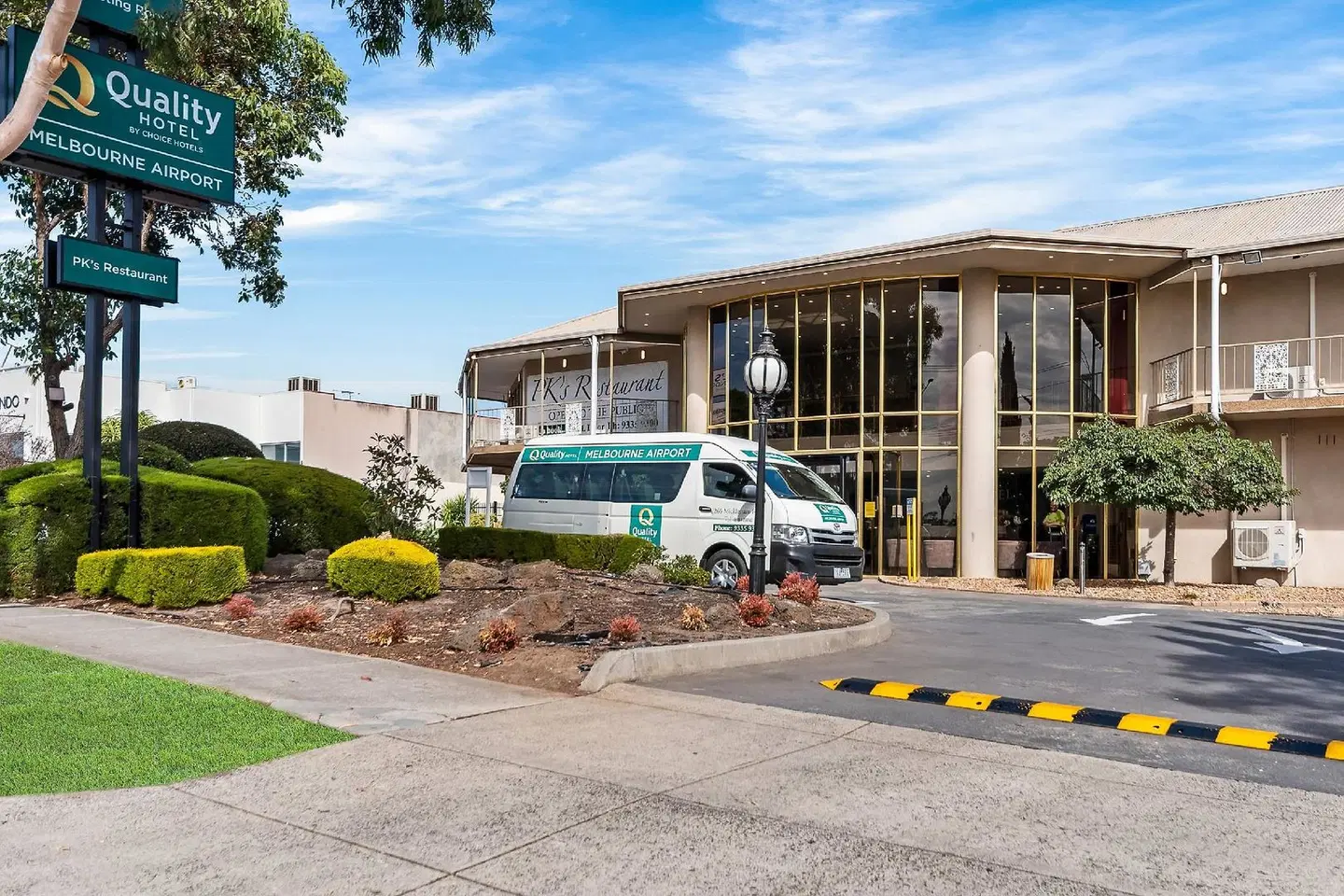 Quality Hotel Melbourne Airport EXTERIOR