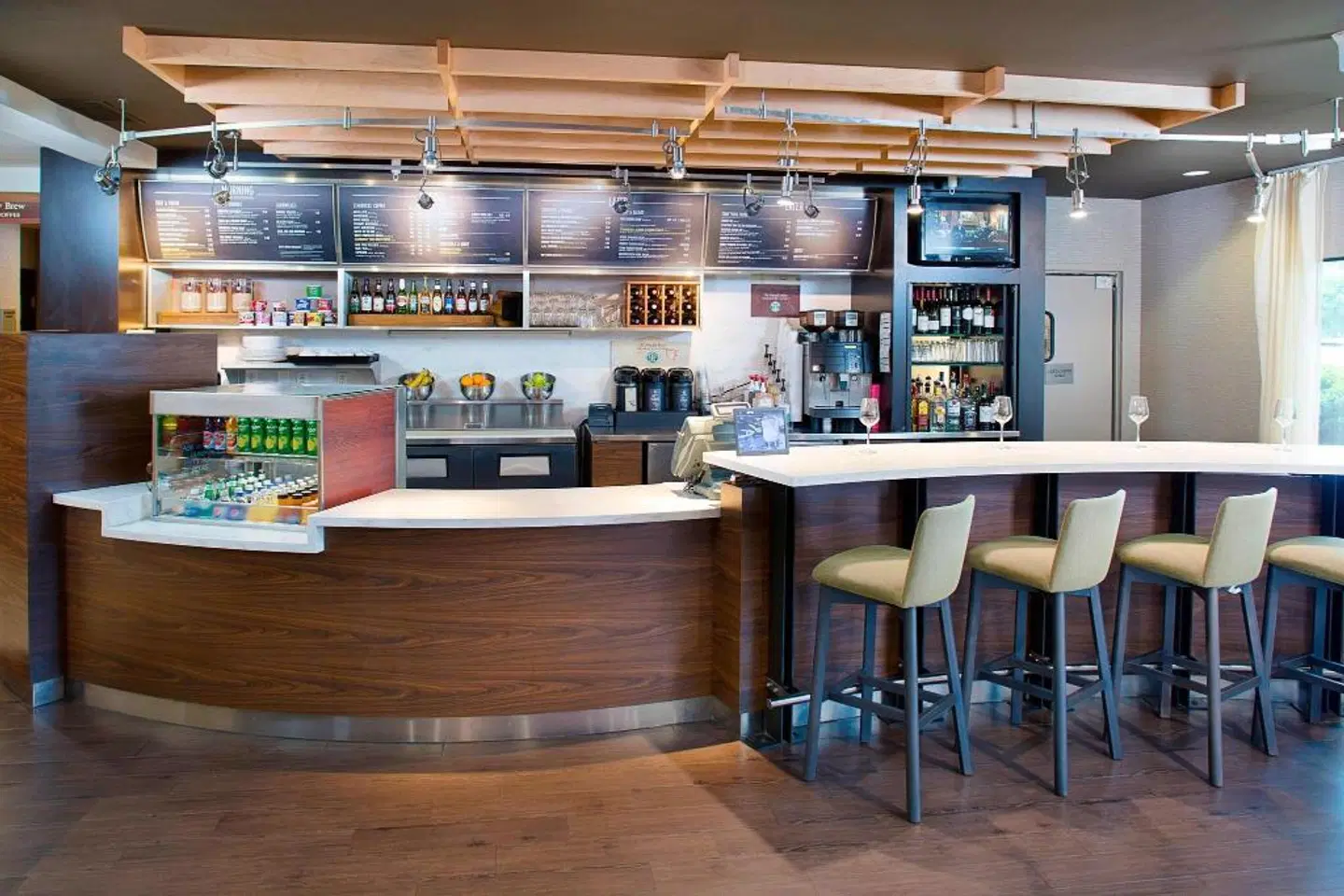 Courtyard by Marriott Richmond Airport Bar