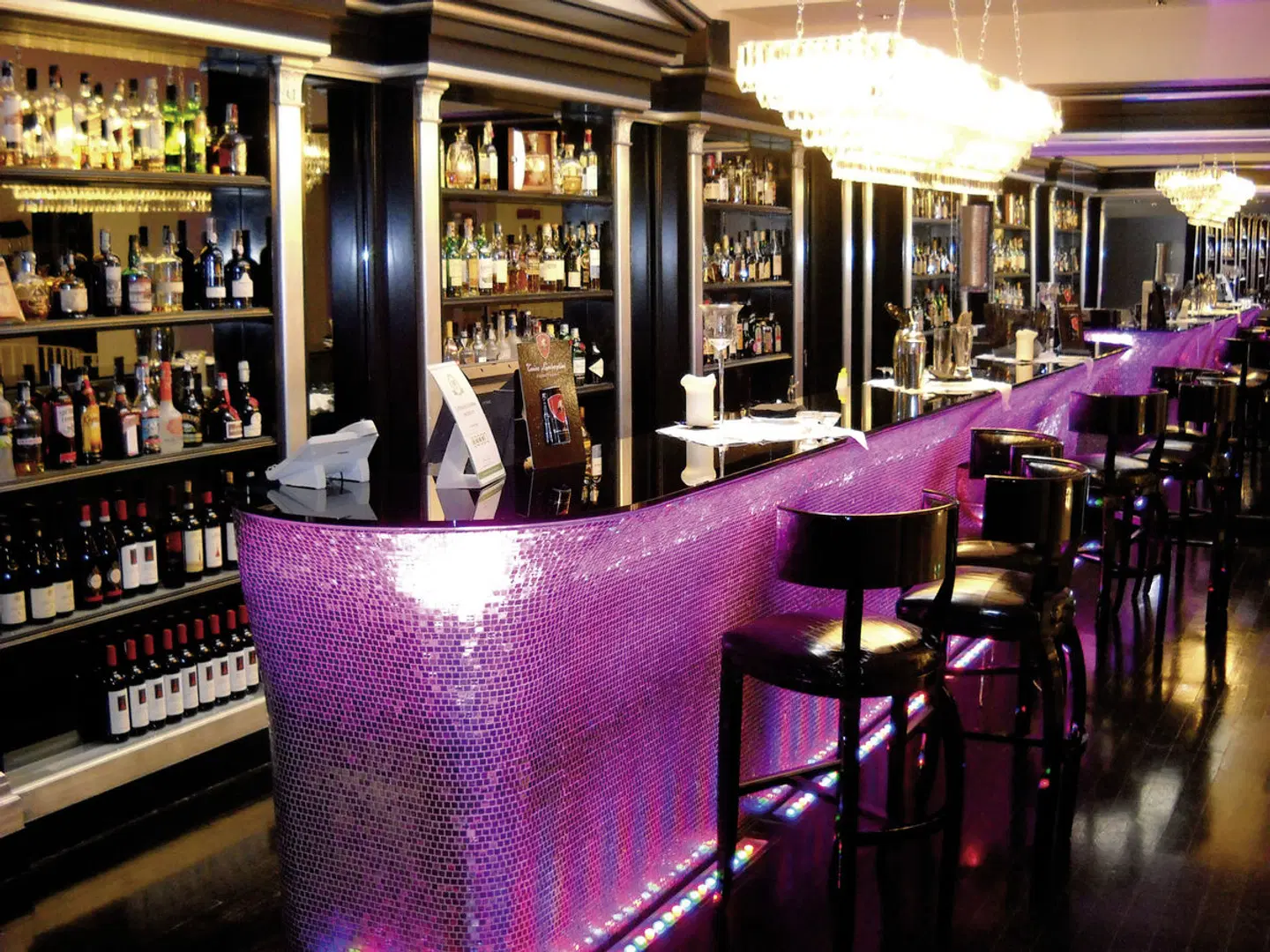 Leon's Place Bar