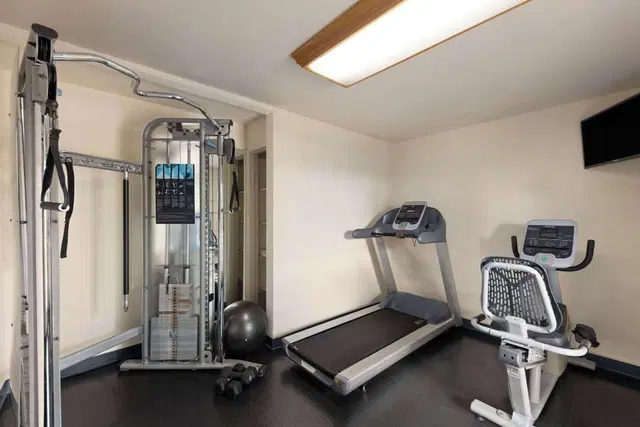 Days Inn by Wyndham Maui Oceanfront SPORTS_AND_LEISURE